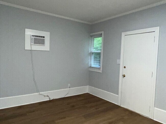 Building Photo - 305 Brookside Dr
