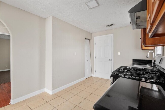 Building Photo - 7413 Dallas St