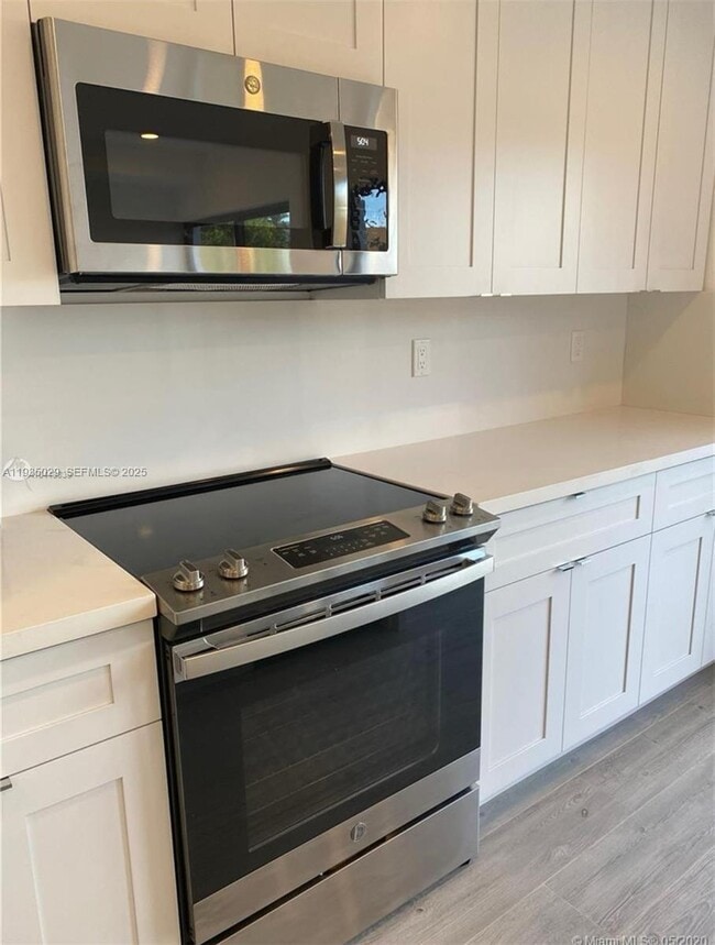 Building Photo - 3721 SW 88th Pl