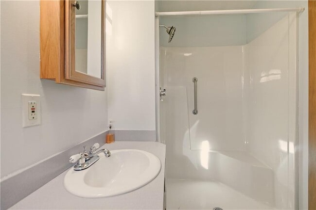 Building Photo - 46 Simmons Rd