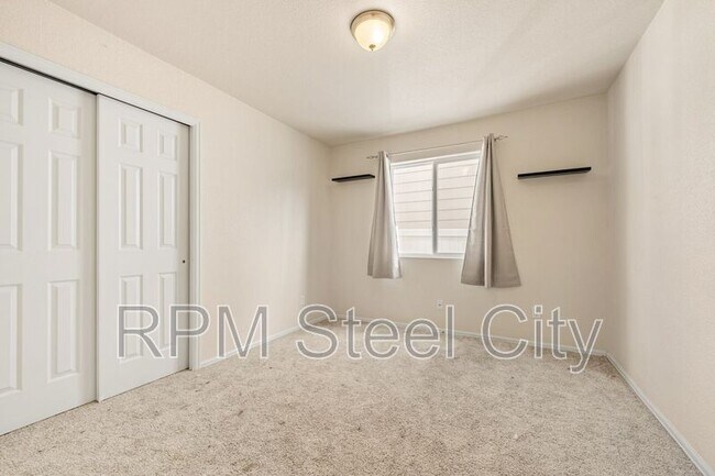 Building Photo - 2231 Meadowlark Ln