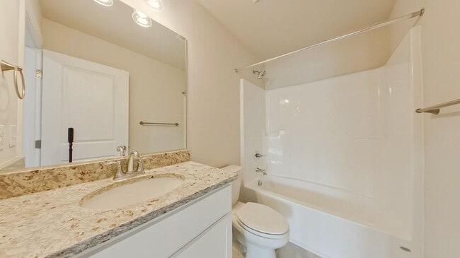 Building Photo - Like New Townhome