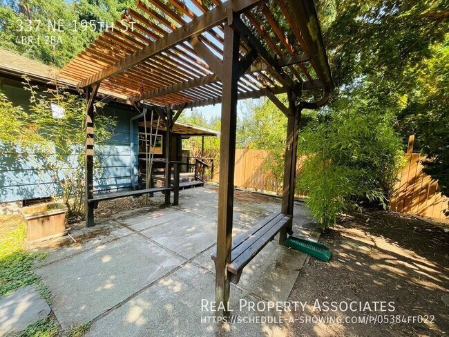 Building Photo - 337 NE 195th St