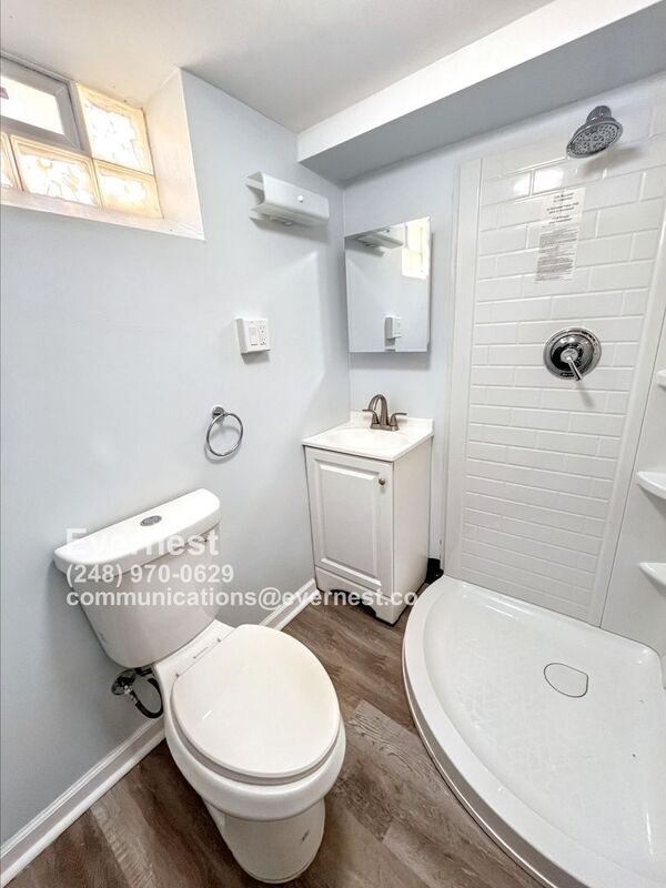 Building Photo - 18514 Manor