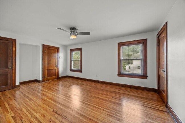 Building Photo - 1549 Meadow Rd
