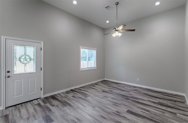 Building Photo - 10818 Royal Adrian Dr
