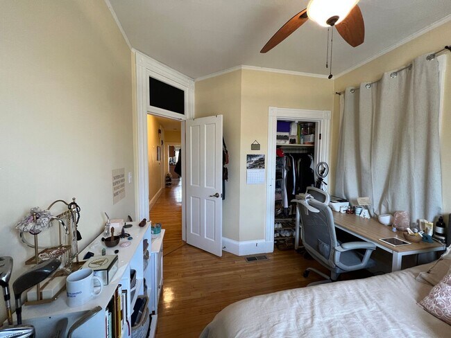 Building Photo - Amazing 4 bed 2.5 bath in Cambridge....