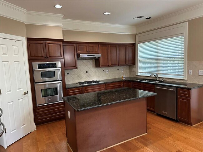 Building Photo - 625 Bentley Ct