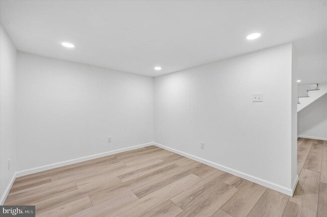 Building Photo - 4822 Ogle St