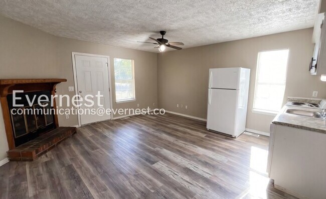 Building Photo - 3392 Shadowlawn Dr