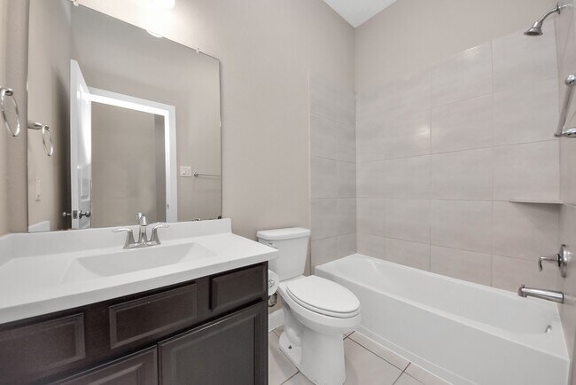 Building Photo - 8114 Silverspot Ln