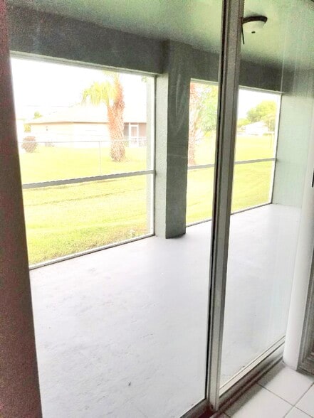 Screened in Lanai - 514 Northeast 24th Place