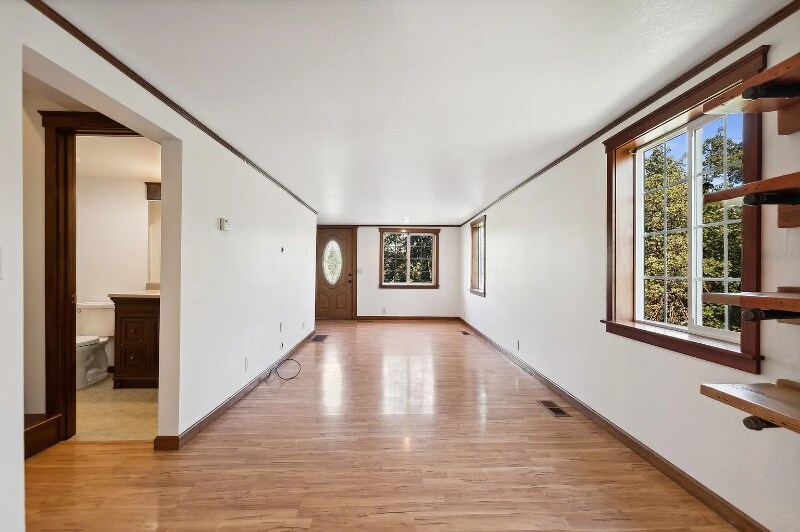Building Photo - 633 Kalispell Ave
