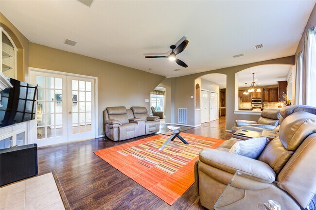 Building Photo - 3211 Hickory Grove Ln