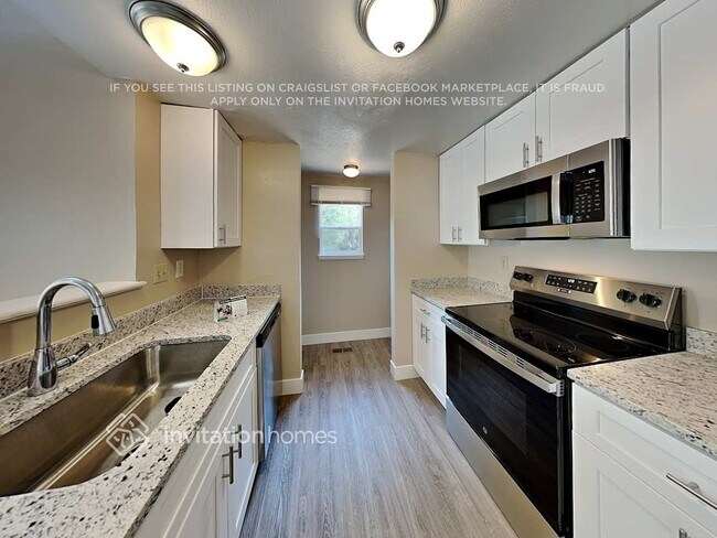 Building Photo - 17772 E Bethany Dr