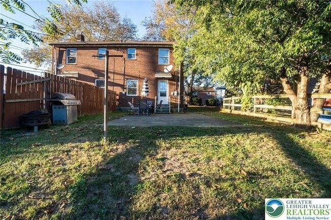 Building Photo - 240 Palmer St