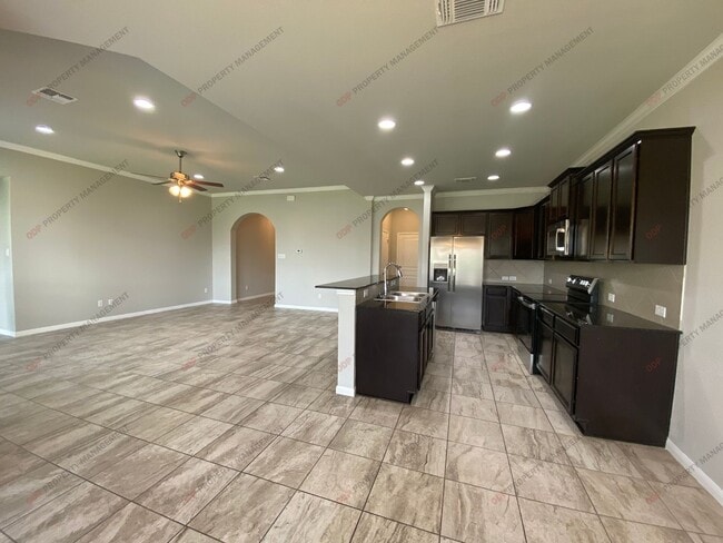 Building Photo - 818 Dunford Dr
