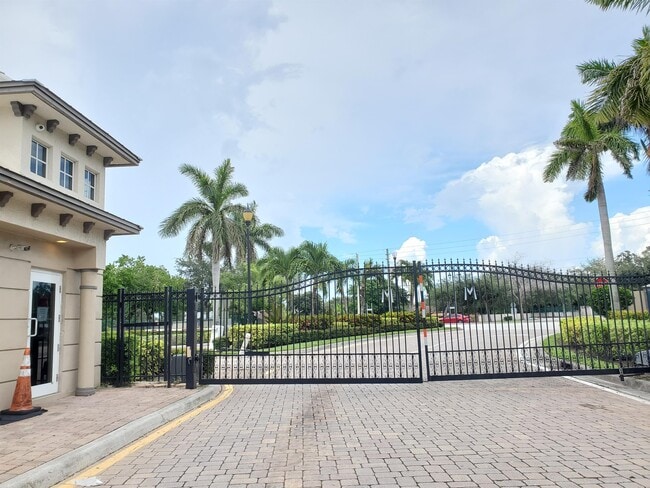 Building Photo - 1221 Lucaya Dr