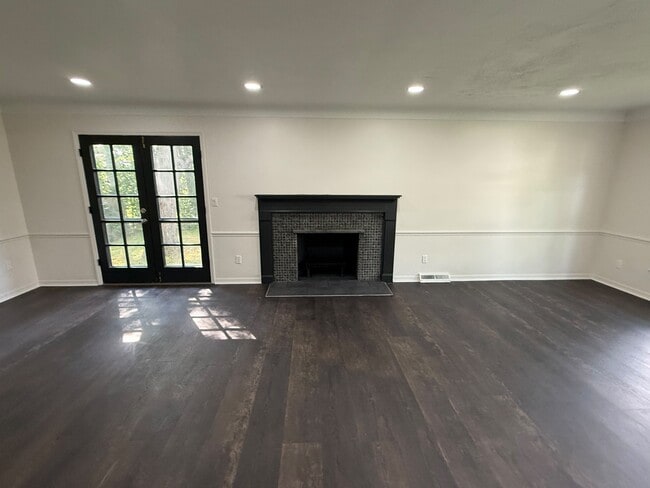 Building Photo - 6939 Highland Dr