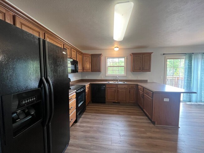 Building Photo - 5Br Basement Home