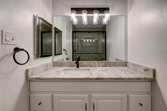 Building Photo - 2513 Bering Dr