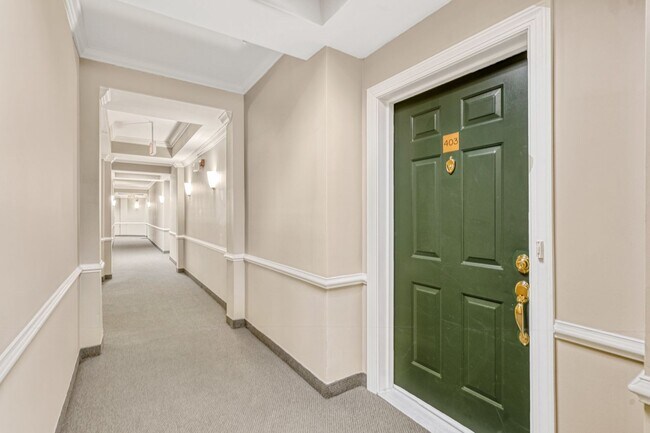 Building Photo - Great 2 Bedroom; 2 Bathroom condo in Manas...