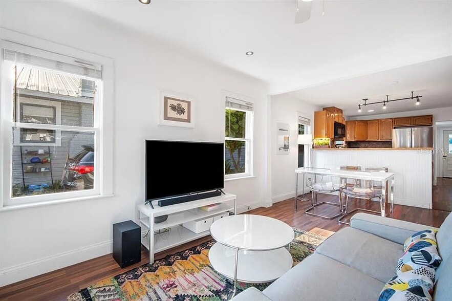 Building Photo - 212 W North Bay St