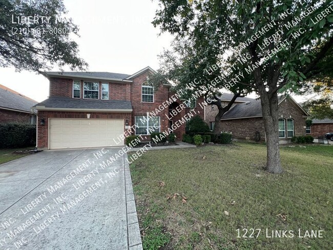 Building Photo - Beautiful Gated 4 Bedroom 3.5 bath family ...