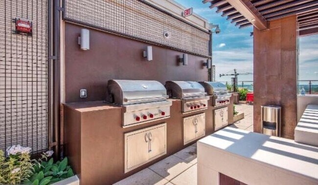 Rooftop amenities - 851 N Glebe Rd