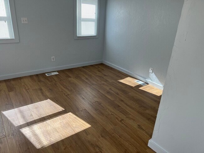 Building Photo - 77 Pond St