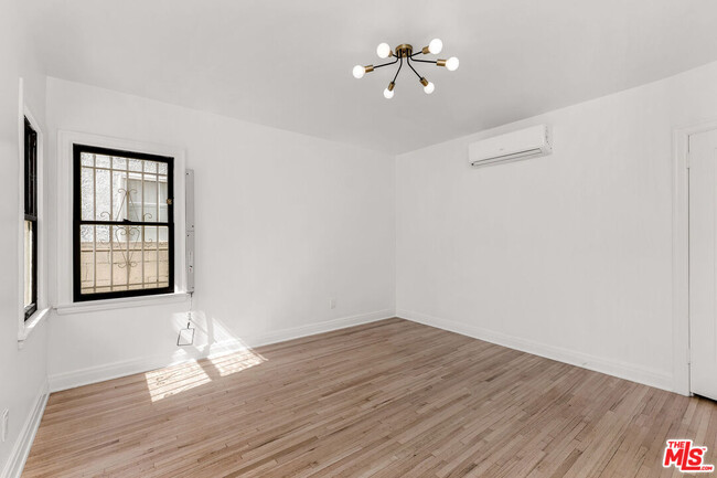 Building Photo - 641 N Irving Blvd