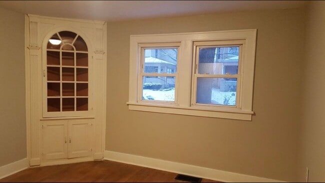 Building Photo - 822 Tippecanoe St