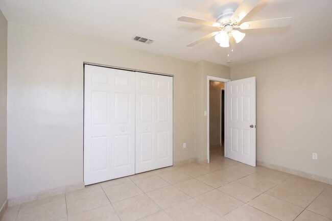 Building Photo - 3341 W Park Rd