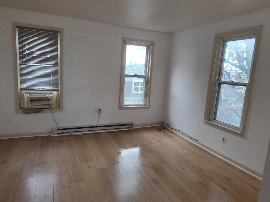 Living room - 117 Walnut St