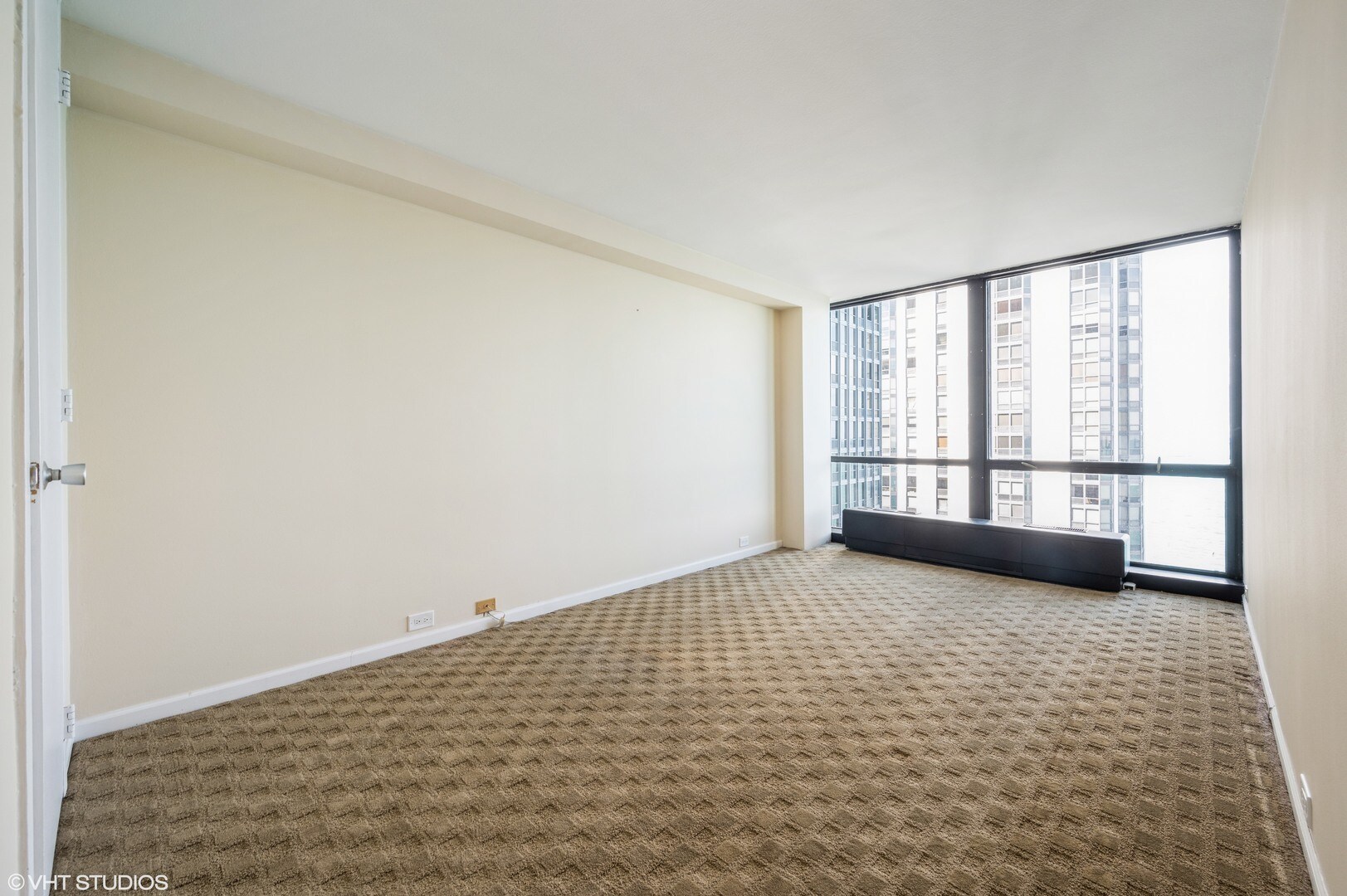 Building Photo - 900 N Lake Shore Dr