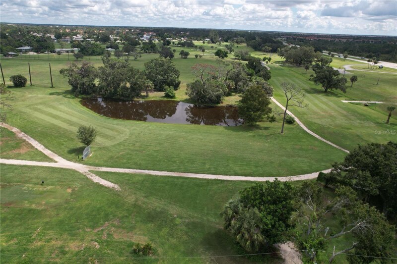 Building Photo - 203 Golf Club Ln