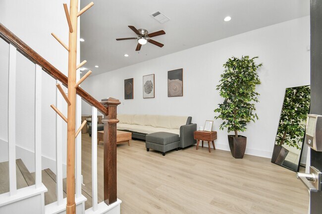 Building Photo - 7031 Eastwood St