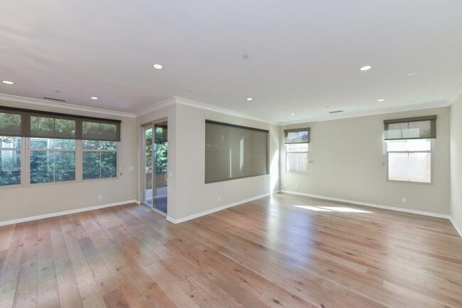 Building Photo - 3b/2.5b Cypress Village Irvine House for rent