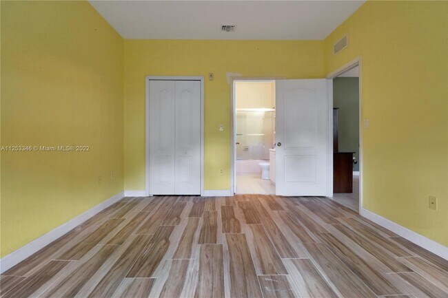 Building Photo - 2711 SE 16th Ave