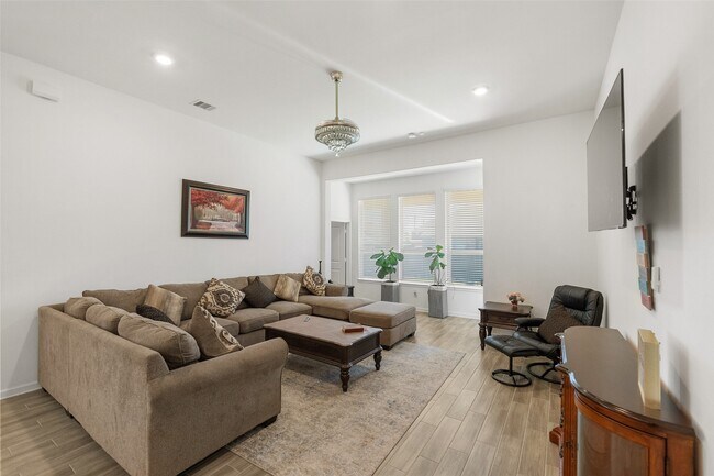 Building Photo - 11107 Willamer St