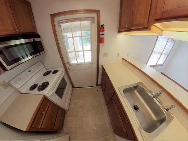 Building Photo - 7th and Union - August 2026