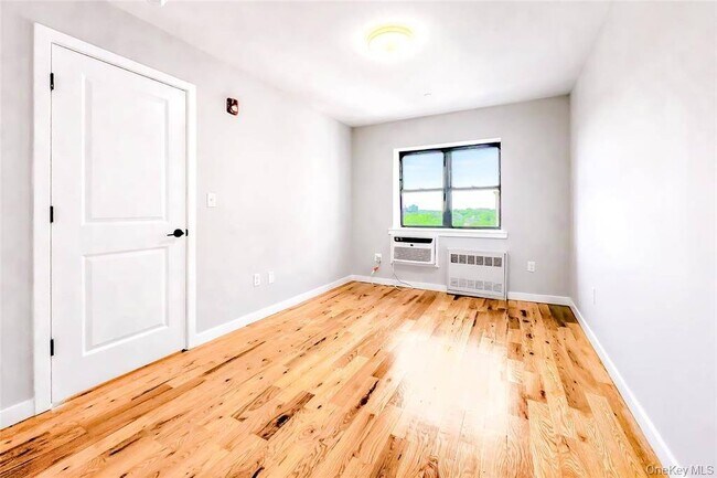 Building Photo - 671 Bronx River Rd