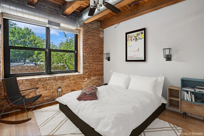 Building Photo - 1735 W Diversey Pkwy