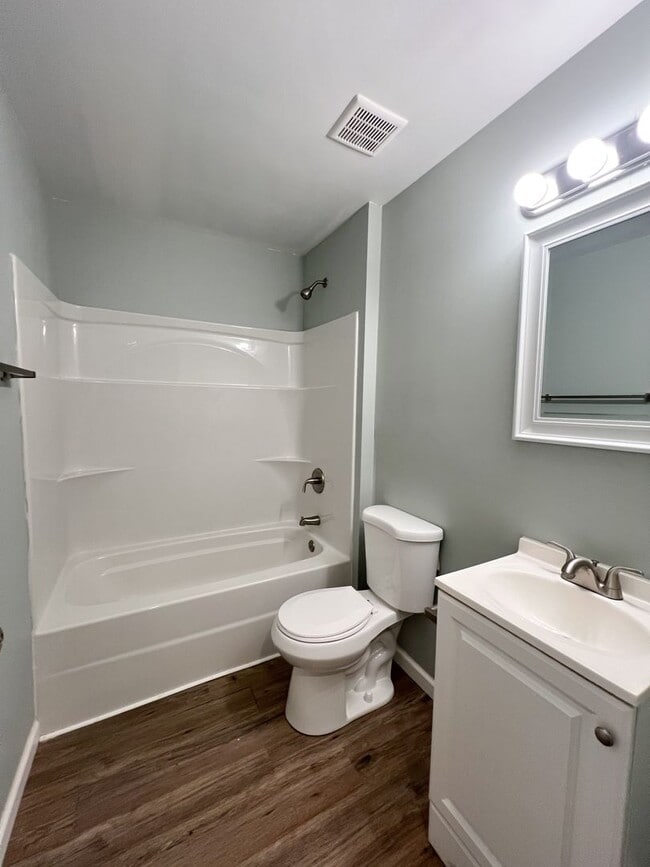 Building Photo - Move-In Special Available! Cozy 3-Bedroom,...