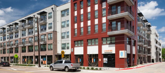 Building Photo - 2410 E 6th St