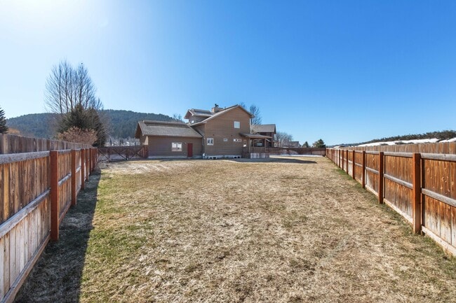 Building Photo - 708 Palisades Dr