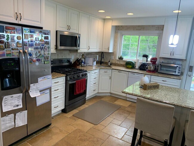 Building Photo - Large House in Cherry Hill East