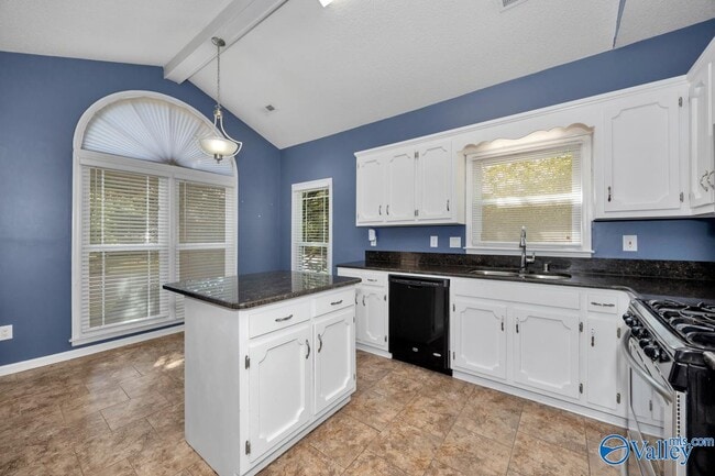 Building Photo - 722 Highland Dr