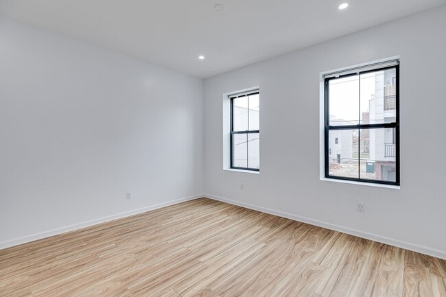 Building Photo - Brand New Modern Apartment Brewerytown