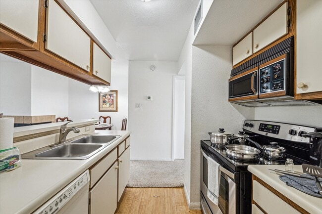 Building Photo - 18617 Egret Bay Blvd